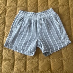NWOT Briggs Gray and White Linen Blend Shorts